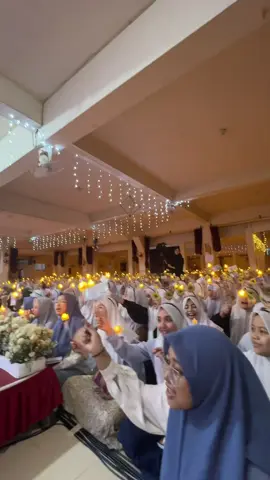 seindah ini Maulidan di Pesantren🤍🤍🤍 @Dawuhumihannahmarchindice  #lirboyokediri #albaqorohlirboyo #banggajadisantri  #pondokpesantrenlirboyo 