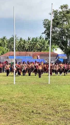 Bupati Parigi Moutong, Erwin Burase, mengapresiasi atas terselenggaranya kegiatan Kepramukaan ini. Kegiatan ini bukan sekadar ajang berkumpul, tetapi sarana membentuk karakter, disiplin, dan kemandirian generasi muda. Mengusung tema, Pramuka Aktif dan Kreatif, sejalan dengan tuntutan zaman yang menuntut generasi muda untuk inovatif, namun tetap menjunjung nilai-nilai kepramukaan. Sebagai wujud komitmen, Pemerintah akan menindaklanjuti rencana pembukaan lahan 5 hektare untuk Bumi Perkemahan di Desa Gangga, Kecamatan Parigi Selatan. Saya berharap kegiatan ini memperkuat semangat gotong royong, kepedulian sosial, cinta alam, dan nasionalisme. Pramuka adalah ujung tombak pembentukan SDM berkarakter, dan kami akan terus mendukung gerakan ini. #pramukaindonesia #ErwinBurase #ABDULSAHİD #parigimoutong #sulawesitengah 