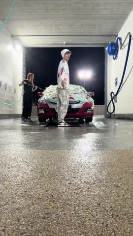 You WILL dent your car roof #viraltiktokvideo #coupletrend #carwashtrend #carsoftiktok 