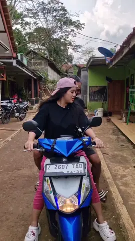 sketbor... @haloo.dee 