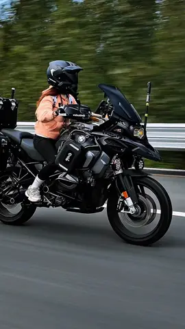 🏍️❤️ ليست مجرد دراجة… إنها رفيقة درب، وسرّ الحرية، وصوت القوة. 💫 علاقة الفتاة بدراجتها أكبر من مجرد سياقة، إنها شغف، وحلم يتحرك على الطريق. 🌪️✨ @speedsquad1 #عشق_الدراجة #شغف_الحرية #قوة_الطريق #MotoGirl #BikerSoul   --- تحب أجهز نسخة إنجليزية بنفس الإحساس والعمق؟