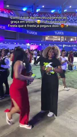 🎶 Genteee, eu amei essa música 😍 Aproveita e aperta no link da bio ou me manda mensagem lá no Instagram 📲 Tô mandando o link dos grupos de freelancer ,acabei de liberar pra várias regiões 💼✨ Me segue por lá, olha meus destaques com as agências que já trabalhei e bora começar a fazer dinheiro também 💪💖 Beijos! 😘 #tiktok #foryou #frelance #belemdopará #copo 