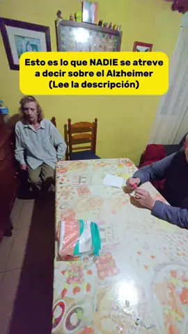 Me llamo Luis, y soy una persona normal como tú. A quien, de un día para otro, una enfermedad le cambió la forma de ver la vida. A finales de 2024 le detectaron Alzheimer a mi madre, Isabel. Y en ese momento… todos mis planes se detuvieron. Comenzó una etapa que jamás imaginé vivir con solo 25 años: cuidar de mi madre, con 67. Unos meses después empecé a compartir esta etapa en redes. Al principio lo hice como un desahogo, sin grandes expectativas. Pero pronto descubrí que no estaba solo: mucha gente veía mis vídeos, me escribía y se sentía identificada. Hoy, con una comunidad de más de 400.000 personas, sigo compartiendo lo que he aprendido: no solo mi experiencia, sino también la de miles de cuidadores y profesionales que me han acompañado en este camino. El Alzheimer está mucho más presente de lo que imaginamos. Y cada familia que lo vive necesita comprensión, apoyo y esperanza. Pero mis vídeos no van solo sobre eso. Van sobre aprender a valorar lo que tenemos, vivir con más conciencia, y apreciar cada momento antes de que se convierta en un recuerdo. Si tú también quieres aprender a mirar la vida de otra forma, sígueme en Instagram: @luislozanomarchan 💙 Te prometo que cada vídeo te recordará lo afortunado que eres por estar aquí.