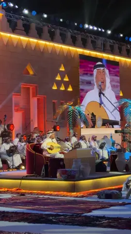 كمية بذخ موسيقي في الكوبليه الأخير من ردّي سلامي، لا يستوعبه العقل،،، حفلة تاريخية، ولا غلطة ♥️♥️ #محمد_عبده_في_شقراء #ردي_سلامي  #فنان_العرب🎵🎻☕  #مسرح_المهندس_محمد_بن_سعد_البواردي #شقراء