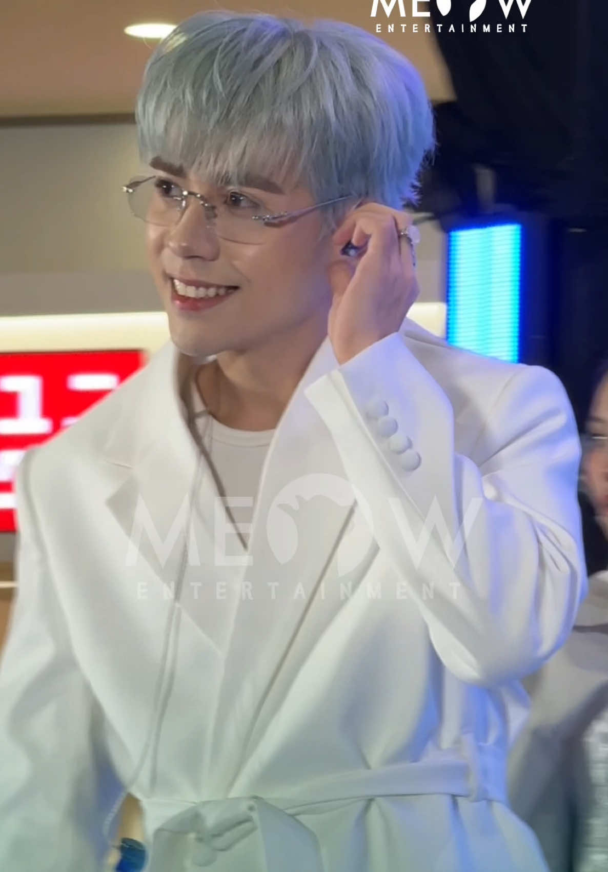 Quang Hùng MasterD cười 1 phát khiến chị em rụng rời, vest trắng tóc xanh xuất hiện sáng rực tại sự kiện LipIce Nâng Tầm Khoa Học, Dưỡng Môi Tốt Hơn #Meowentertainment  #Tiktokgiaitri  #LipIce #Duongmoi #Nangtamkhoahoc #Duongmoitothon