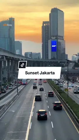 🌆 Jakarta sunset vibes