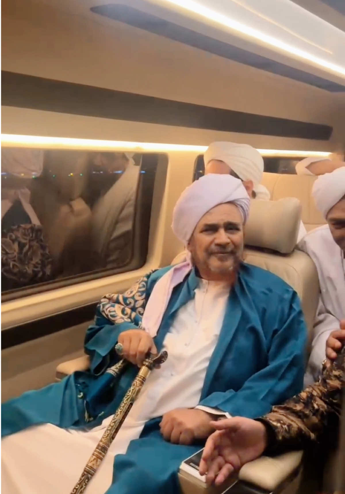 Perjalanan Habib Umar Bin Hafidz menuju Monas tabligh Akbar #rihlahdakwah #habibumar #habibumarbinhafidz #majelisrasulullah #tablighakbar 