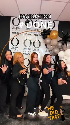 Graduación con estilo 💅🎉! Después de tantas prácticas, risas y aprendizajes… ¡hoy celebramos este gran logro junto a nuestras chicas de Organic Nails Atlanta! 🌸✨ Porque aquí no solo aprendemos uñas… 💅 aprendemos a brillar, a crear, y a cumplir sueños. 💫 Gracias por confiar en nosotros y formar parte de esta gran familia 🩷 🎥 Trend + vibes + actitud = ¡éxito total! 💬 Escribe “Curso” si tú también quieres vivir esta experiencia y formarte con nosotros. 📍Estamos en Lilburn y Peachtree Corners, Georgia. 🔗 Link para inscribirte en la bio. #OrganicNailsAtlanta #BeautySecretsAcademy #GraduaciónOrganicNails #NailTechLife #CursosDeUñas #NailAcademy #AprendeConLosMejores #NailGoals #AtlantaNailTech #UñasAtlanta@@organicnailsatlantaga @Marelin Fernández #LIVEIncentiveProgram #GoLIVEGrowFast #PaidPartnership 