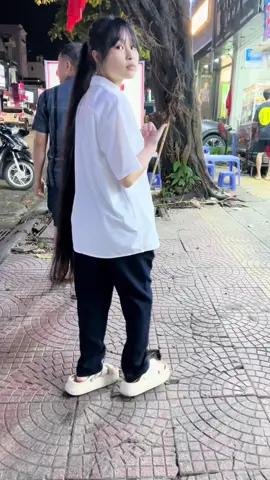 Đi ăn thôi#côngcguatocmay #hoànghang09 #dinhlenh #tócxinhmỗingày #tócdai 