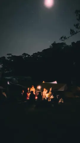 တွေ့ဆုံခြင်းတွေက ခဏပါတစ်ခါလွဲရင် ပြန်မဆုံနိုင်တာ သိနေရက်နဲ့ငါတို့ရှိမှ ဖြစ်မယ် မထင်နဲ့ ။ငါတို့မရှိလည်း လူတိုင်းက သူ့ဘဝနဲ့သူဆက်လက်ရှင်သန်နေကြရအုံးမှာပါ ။☕️#ဖားစည်ရည်ကျော်