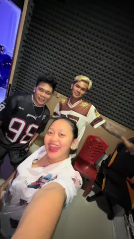 Kalo Tuhari torang colab lagu slow skrg trg colab disko tanah🥳 KASE RAME GUYS🥳🥳 @Hendro Engkeng @Diego10 #foryoupage #foryou #fyp #eyinakawatak #diegogaring 