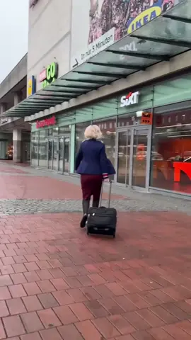 Schönen Feierabend, Tina! Und guten Appetit! #tina #burgerking #fyp