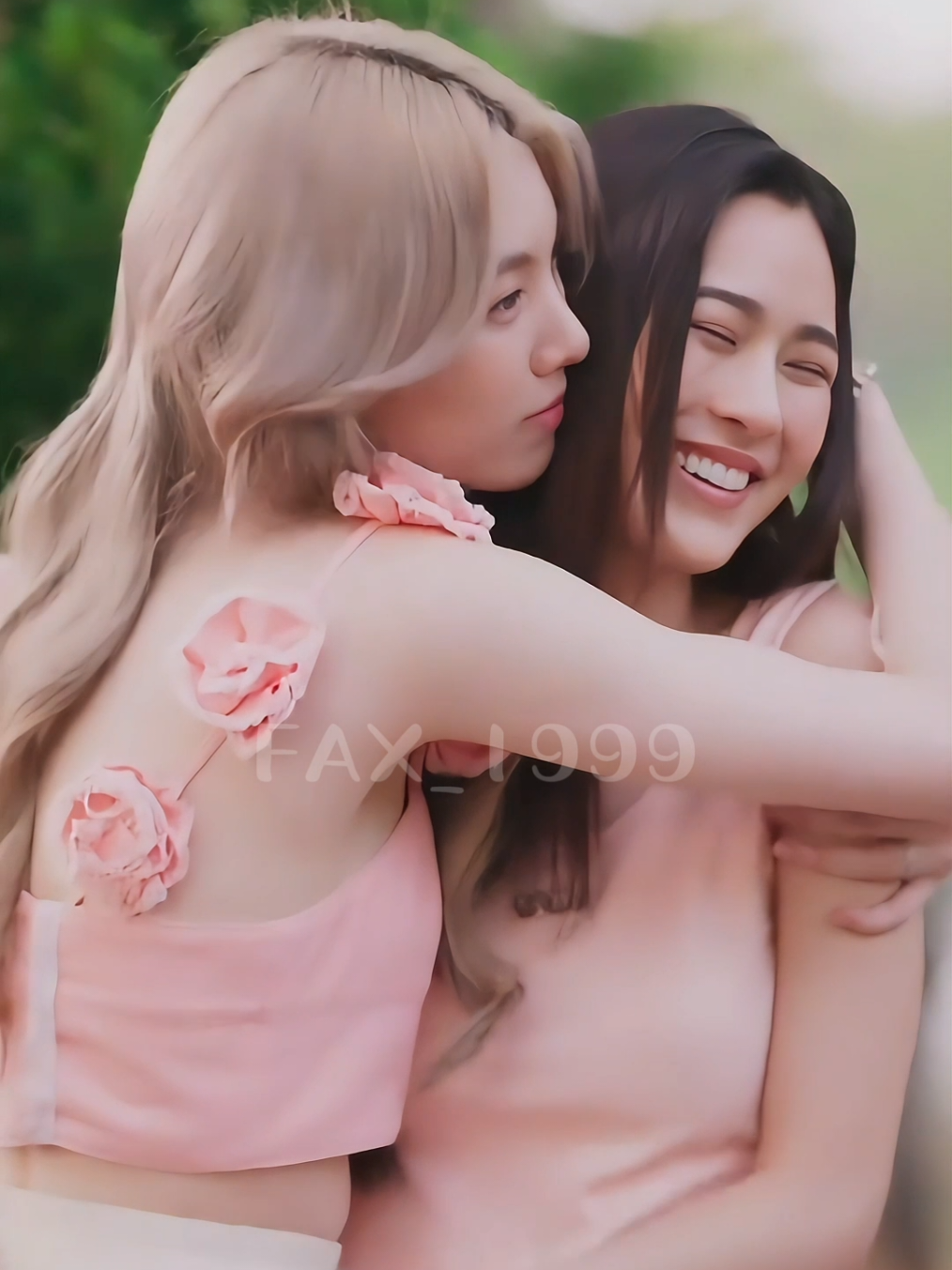 ชีวิตจริงพี่หลิงน้องออมมาก ฉากนี้ น้องออมอาศัยจังหวะไอร่าปะ5555 แล้วพี่หลิงโอโห้ได้หดหู่มาก ตลกกก55555 #lingorm #หลิงออม #ormkornnaphat #linglingkwong #OnlyYouTheSeries 