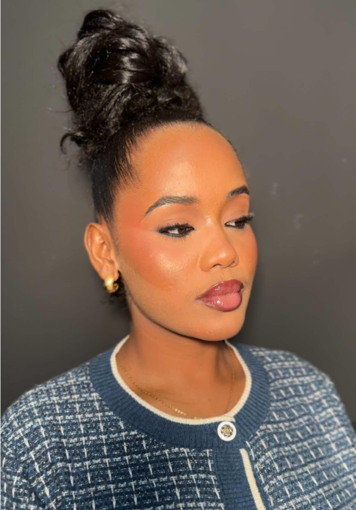 As a makeup artist I don’t know what to choose😭 Which one is your favorite?#fypp #kenyanmakeupartist #kenyangirls #makeupartistinkenya #beautybysamna 