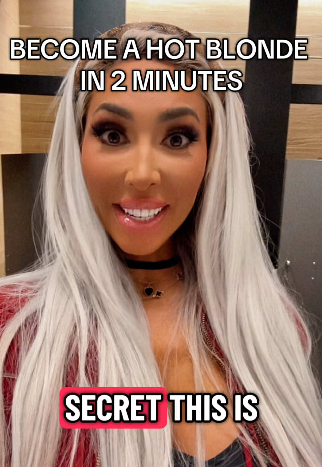 FARRAH FRIDAY SECRET! 🤫 This is how I became a hot blonde in 2 min and you can too thanks to #ttshop WOW share this with someone you know would love this tip! #clipinhairextensions #hair #hot #fyp 