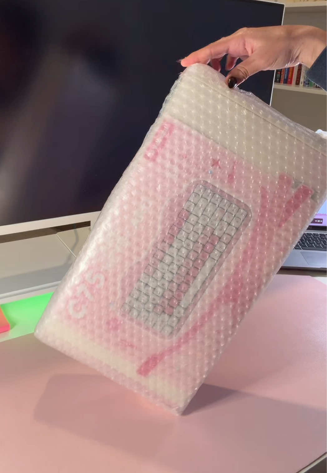 Happy Friday! 💗 I was so excited to unbox this little cutie! This Yunzii cake keyboard is absolutely adorable!! She’s pink (of course) and sounds amazing. The cutest little keeb ever ✨ Any recommendations for future keyboards I should get? 👀😂  Keyboard Deets: Keeb: Yunzii C75 🍰 (pink)  Switches: Candy switches  Connectivity: Tri-mode #wfh #desksetup #pink #yunzii #keyboard 