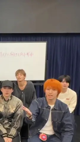 オイラが（Mステ）いくしかねぇアロハさんに一番に気づくハルくん、今日も特大アロハル供給ありがとう(^^)♪︎ #超特急 #アロハ #ハル #アロハル #超特急mステに向けて爪トギ中 