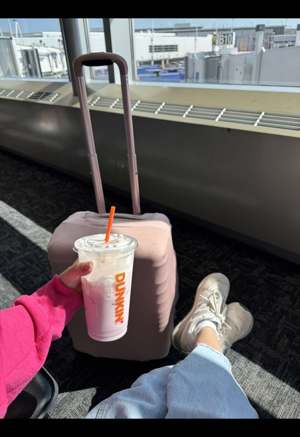 he’s got the bags & i’ve got the bag🤩 #airport #travel #airportprincess #travelcouple 