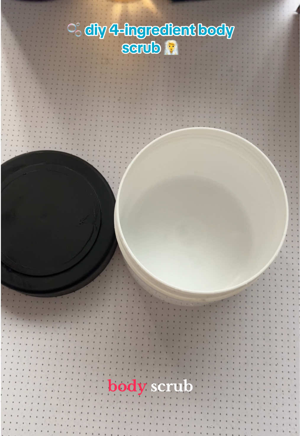 You need to try this DIY body scrub…. Because it will leave your skin glowinggggg . All you need is Epsom salt, bicarb, body oil and a body wash. You mix those four ingredients and your skin is going to thank you😍 #bodyscrub #epsomsalt #DIY #tutorial #selfcarehacks 