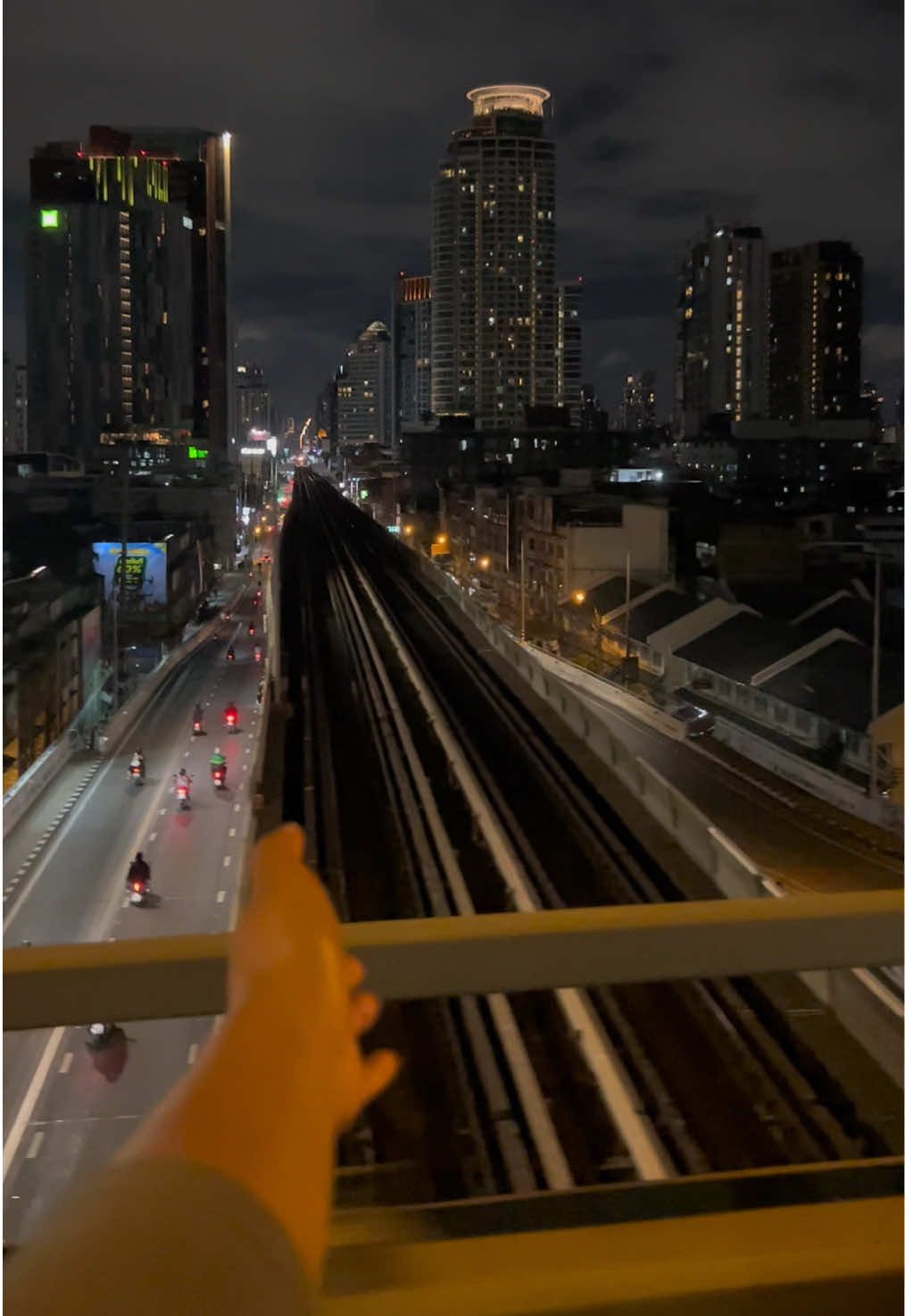 One of my favourite views🖤 #view #bangkok #thailand🇹🇭 #phrakanong #citylife 