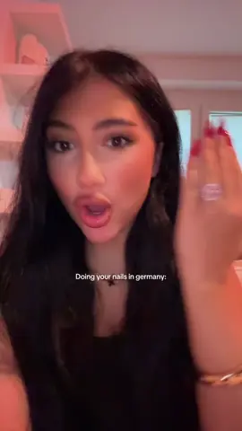 بصير بحس شخصيتي ضعيفة😂 بدي اقدر ساوي ضافيري بسلام بلييز😭