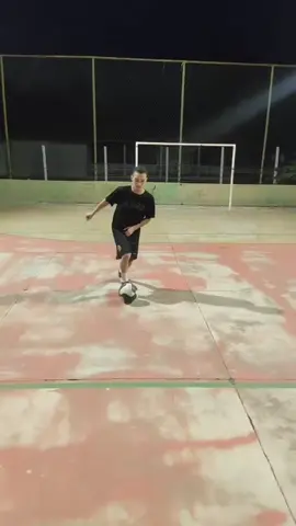 Futebol é Arte, Ousadia faz Parte 🤪⚽🇧🇷 #futebol #skills #futsal #dribles #freestyle 