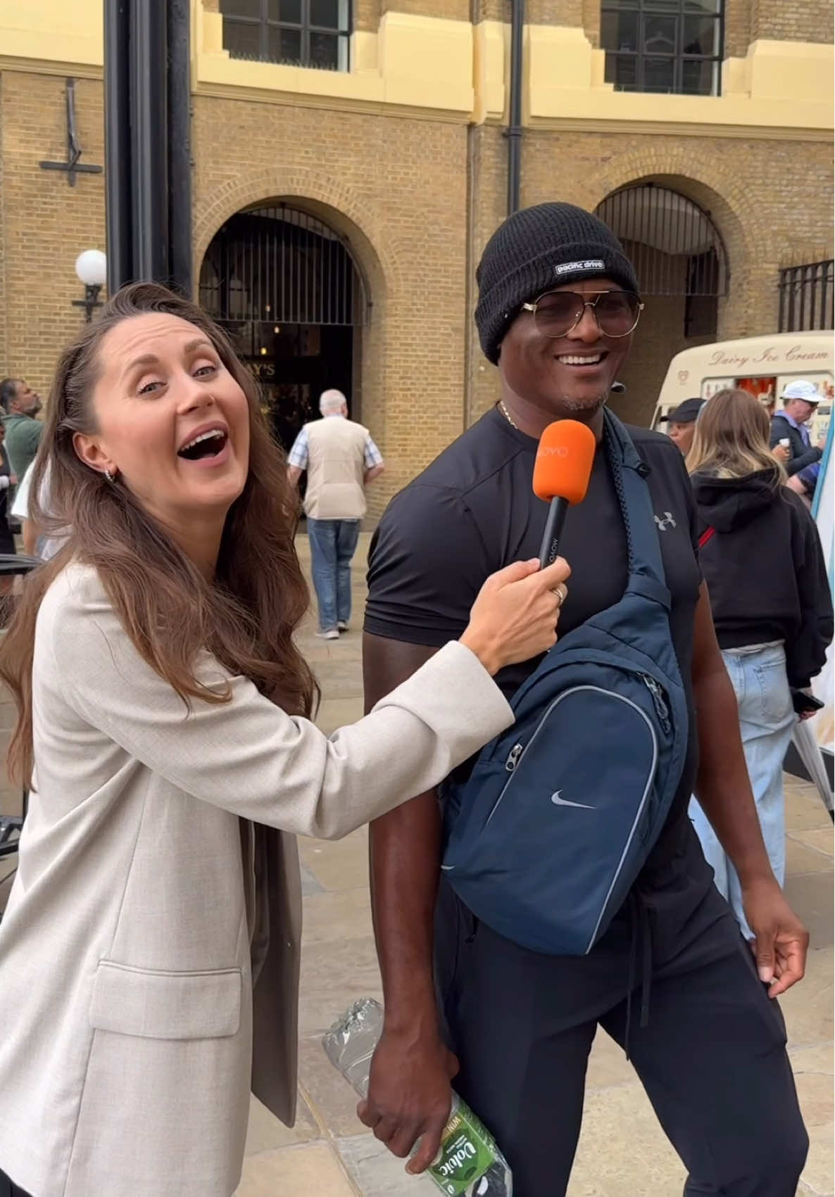 Who should pay on a first date?  Girls, you can find Austin on insta @Austindbrown67  #streetinterviews #streetinterview #london #american #single