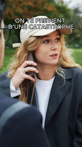 Le visiteur du futur version .. contre façon .. mais quel honneur de faire cette vidéo !! Bravo à @johan d’avoir joué le jeu (et de m’avoir aidé aux effets d’apparitions du visiteur 🥰🙏🏻) et surtout un grand MERCI à François Descraques, qui nous a fait l’immense plaisir de faire cet incroyable cameo et d’avoir accepté qu’on tourne cette vidéo en hommage à cette web série si iconique ! Et évidemment on oublie pas qu’il a également fait un film LE VISITEUR DU FUTUR 🔥  J’ai grandi avec cette série, j’attendais chaque épisode avec mon grand frère avec impatience. ❤️  #levisiteurdufutur #visiteurdufutur #futur #sketch #film  