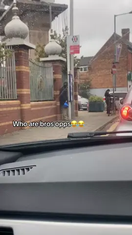 cuz whys he hiding behind a lampost😔 #fyp #viral #opps #relateble #funnytiktok 