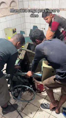 O manobra cega pra trocar o óleo #caminhao 