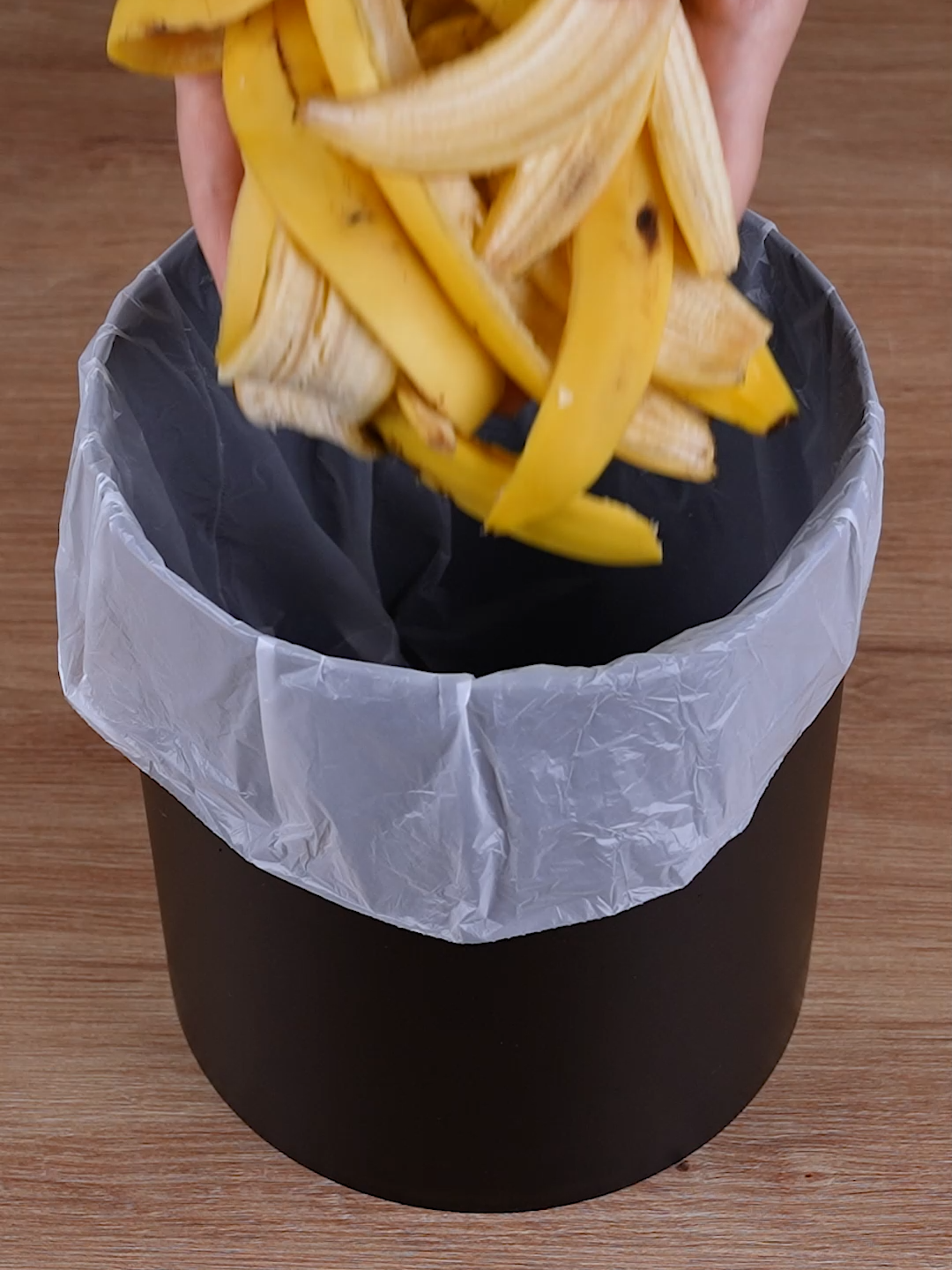Never throw banana peels in the trash again! A genius trick everyone should know #cooking #EasyRecipe #quickrecipes #Recipe #cook #banana #chocolate #cake #viral #viralvideo