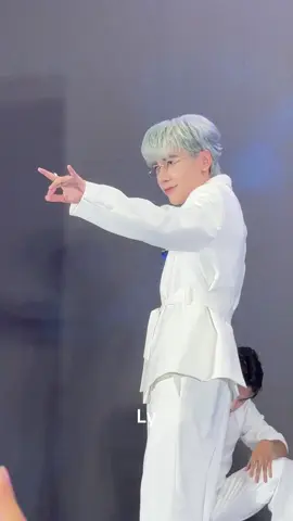 Thuỷ triều hôm nay nhìn anh thư sinh quá ạ 😂 #quanghungmasterd #muzik #thuytrieu 