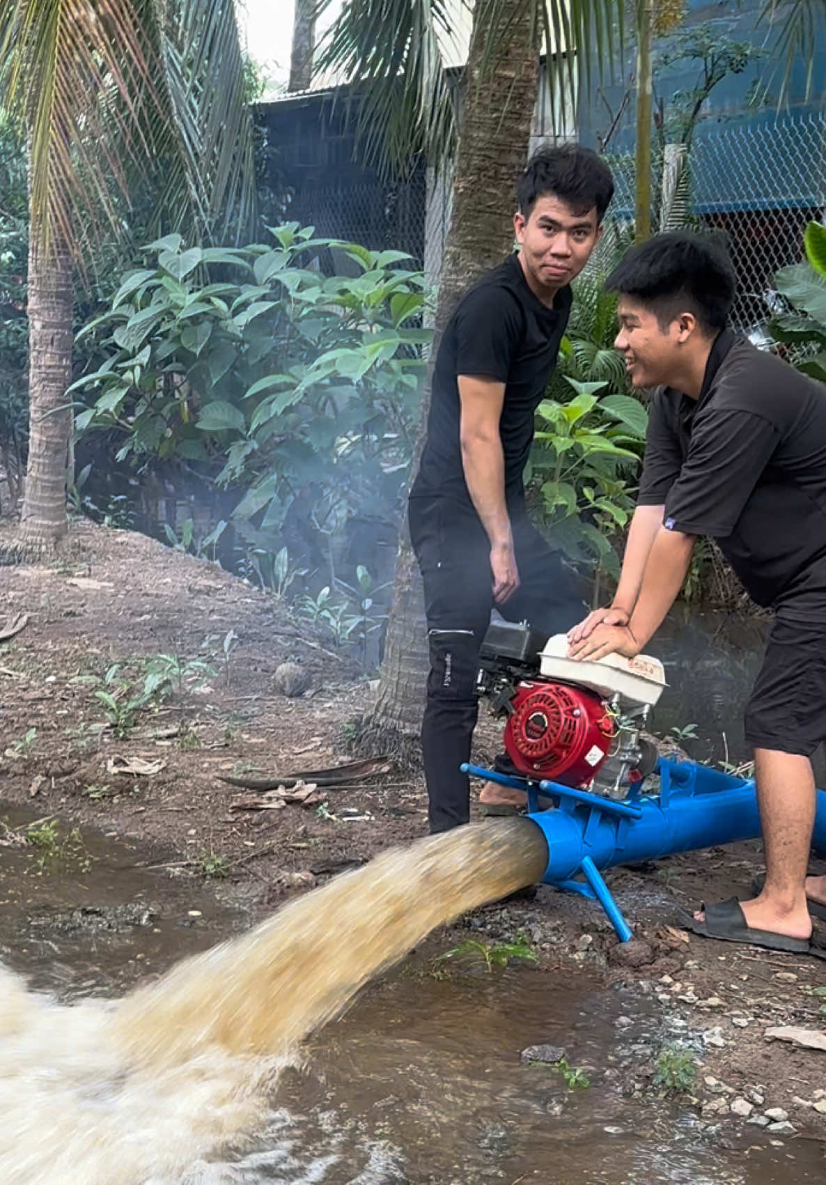 Bơm nước từ máy cắt cỏ 