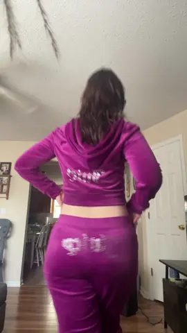 Will I catch up to love? I can never tell🎠❣️#wlw #dance #fypシ゚viral #trending #warmupfortheholidays 