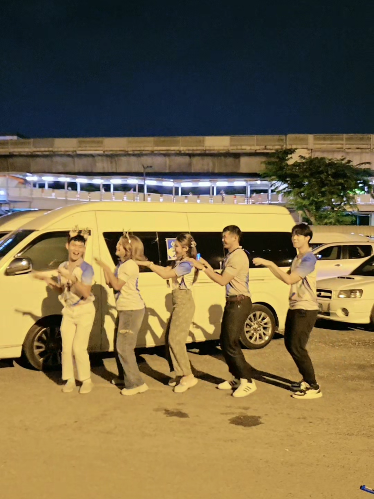 เอ็นจอยมายจ๊อบ ไอเลิฟมายจ๊อบ 💙🤍 #ลิตาพาไป #ทัวร์ลาว #ทัวร์ลาวใต้ #ทัวร์หลวงพระบาง #ทัวร์เฟืองวังเวียง 