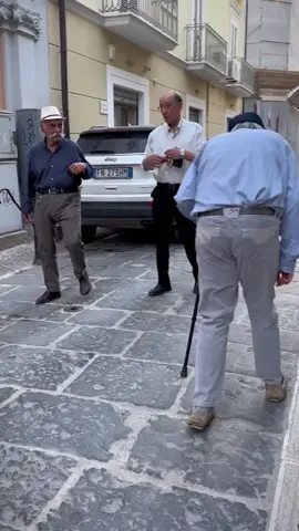 PRANK NONNO BALLERINO👴🏻🤣.#prank #nonno #dance #50cent #rap