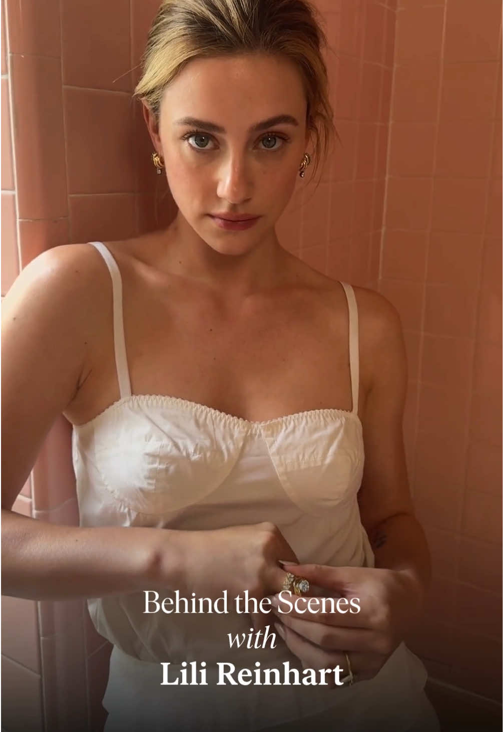 Lili Reinhart was born to be in front of the camera 😍😍😍 Which natural diamond look of hers is your favorite?? #blondebrunetteredhead #riverdale #lilireinhartedit #photoshoot #diamonds 