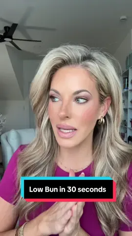 The 30-second low bun that looks like it took hours 👏🏼✨ Perfect for busy mornings, second-day hair, or when you want that effortless “put-together” vibe without trying too hard 💅🏼 #fyp #fypシ #hair #hairtok #hairstyle #hairtutorial #beauty #BeautyTok 