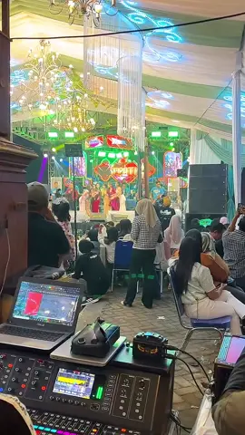 truntung tak tak🕺🏻🕺🏻💃🏻💃🏻 #tiaraamora #lailaayu #lindaayunda #riaamelia #simpatikmusic 