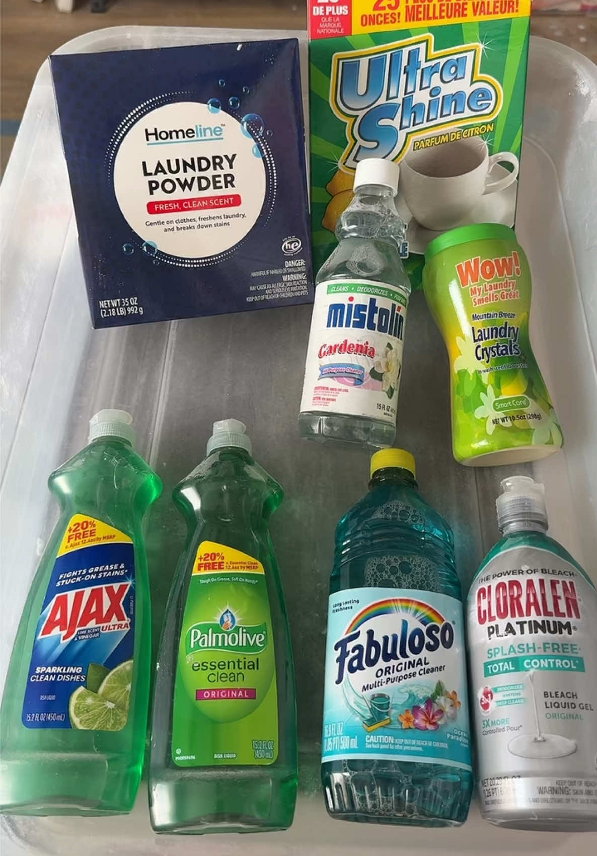 HAPPY FRIDAY!  random bleach combo 🤭 the bleach took over EVERYTHING but I never mind!  #asmr #spongesqueezing #CleanTok #bleach #laundry 