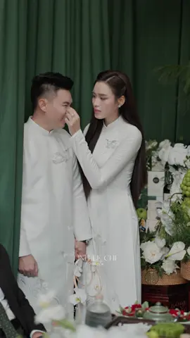 Chàng tinh tế, nàng dịu dàng, Trai tài gái sắc nên duyên vợ chồng. Trăm năm kết nghĩa tơ hồng, Nụ cười rạng rỡ, tình nồng chẳng phai 💓 #linhlechi #linhlechiteam #hoahaudoha #vietvuongdoha #dohawedding