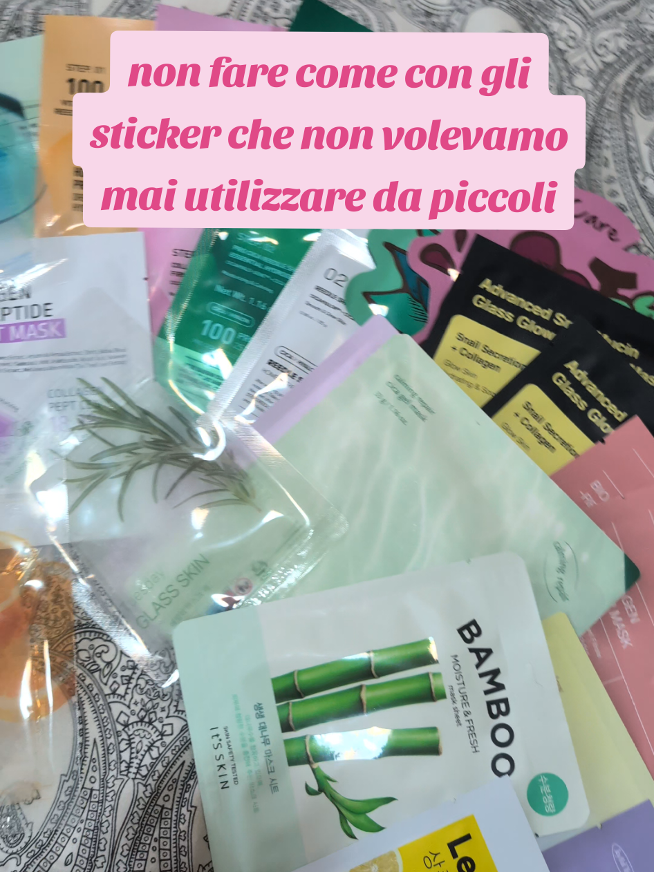 Non fare come noi fessi anni 90 che non abbiamo mai usato gli sticker e ci siamo pentiti! Corri ad usare quella maschera viso che tieni nel cassetto ✨ #maschereviso #sticker #anni90 #nostalgia #skincare 