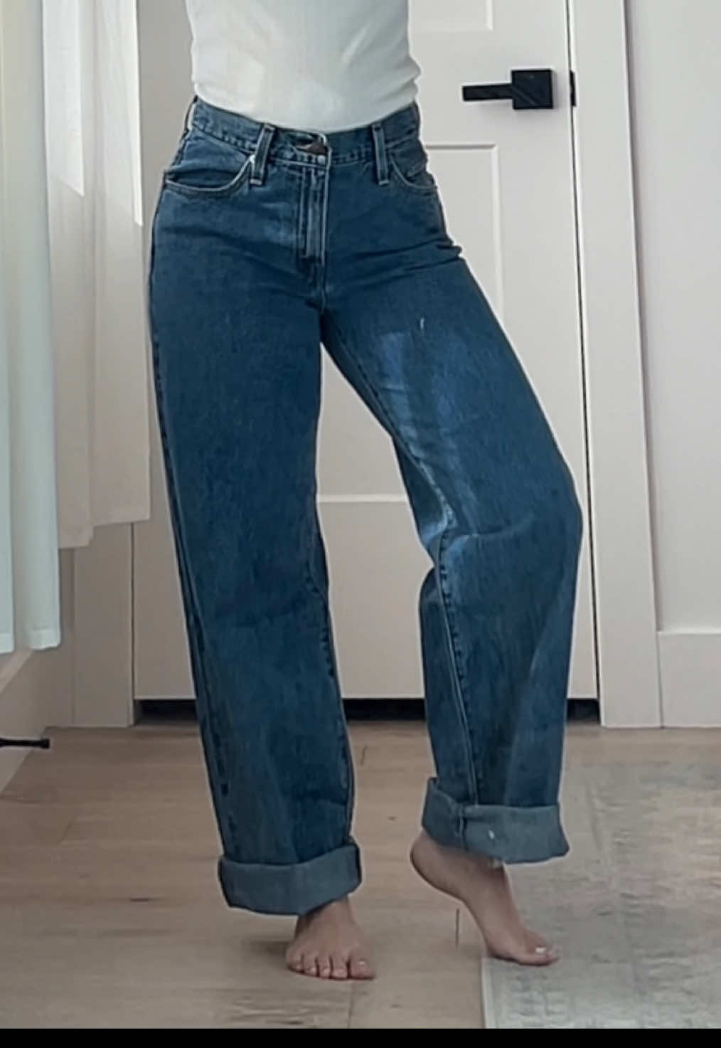 I tried 24 pair of jeans so you don’t have to. These are the most flattering pairs for a nice baggy look!  1-Abercrombie Barrel Jeans  2- Levi’s 94 Baggy Wideleg 3- Levi’s Baggy Dad Jeans 4- Madewell The Balloon Pants 5- Aritzia Denim Forum Kai Mid-Rise Baggy #jeans #momfashion 