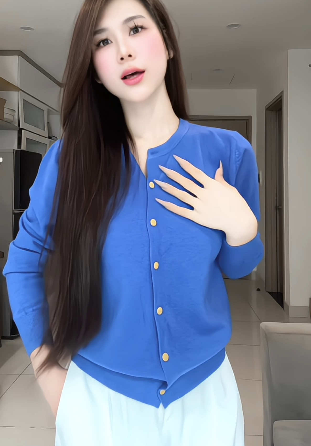 Eee cái vải nó mịn lắm k phải kiểu len xù bị dặm đâu mấy hai ơi #thoitrang #review #cardigan 
