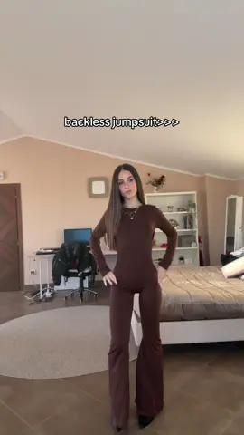 ho troppo video con questa tutina (è uscito anche un nuovo video su yt!!) #fakebodyy⚠ #fitcheck #jumpsuit #backless #OOTD 