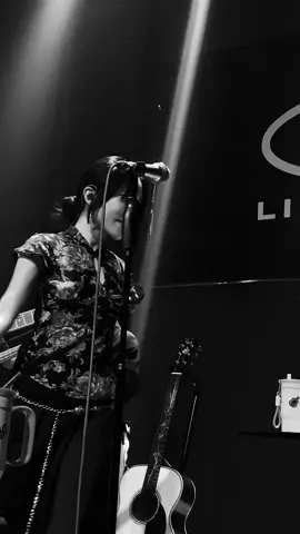 หลับตาลงก็คิดถึงคุณที่อยู่ตรงนี้ตลอดมาก | #landokmai @upimflowery 