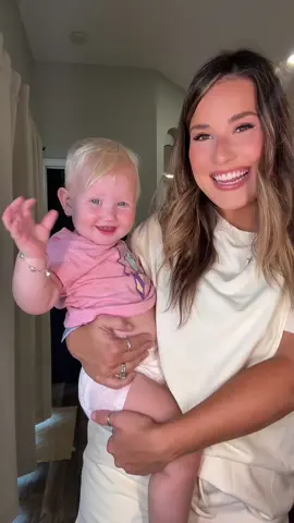 get dressed with us 🫶🏼🥰🎀 #mommyandme #getdressedwithme #OOTD #momlife #sahm 