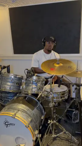 Voici un titre de @Oklou  En vous souhaitant un bon week-end..#drums #fyp #groove #remix #tik_tok 