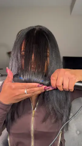 I’ll be using ion built technology to help tackle static and frizz especially in the colder months 🤎 this is the ionic straightener by @wavytalkofficial that I’m using on my latest press ✨ #ionicstraightener #wavytalk #wavytalkhair #hairtok #naturalhair #silkpress 