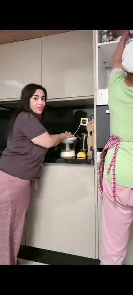 working in kitchen 😁🫅👑🥰